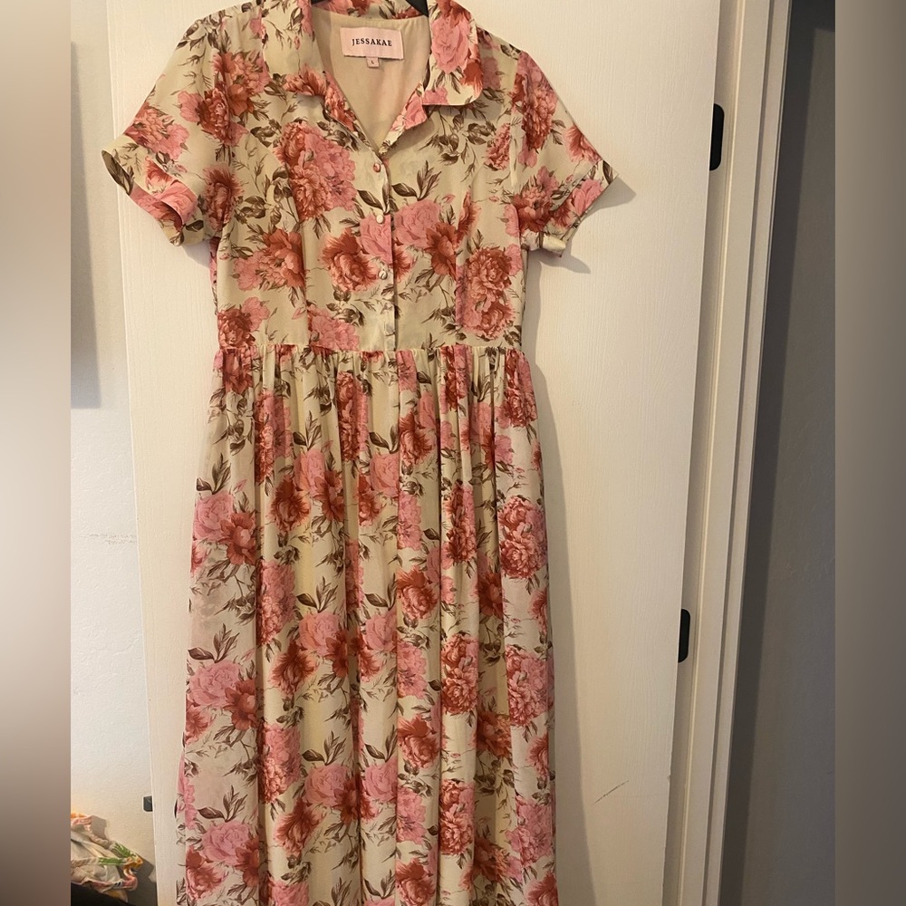 Amazing dress with beautiful print flowers